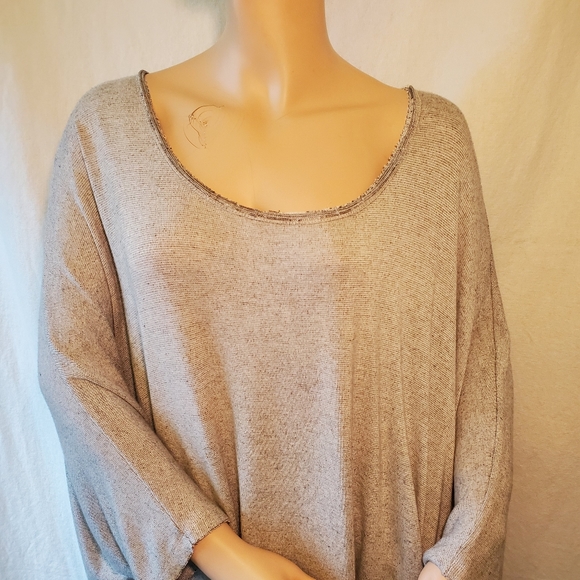 Truly Madly Deeply Oversized Top - Picture 5 of 10